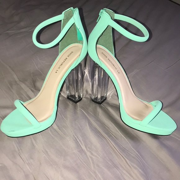 Shoe Republic LA Shoes - 🌸Shoe Republic sea foam chunky heels🌸